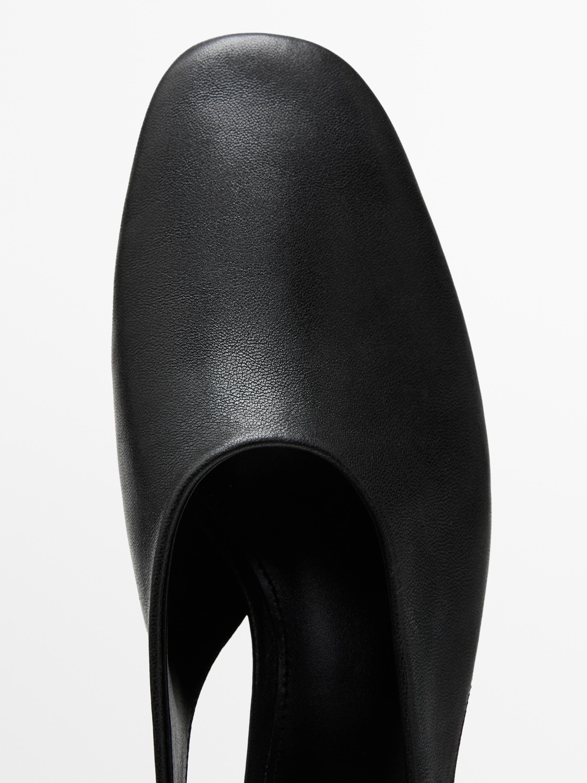 High-heel slingback shoes